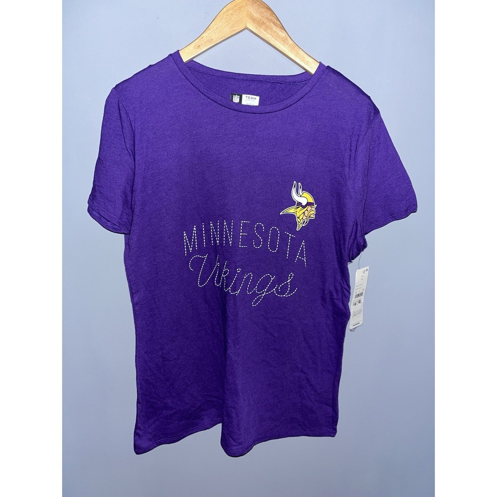 Minnesota Vikings Purple NWT T-Shirt, size women's small, NFL Team Apparel